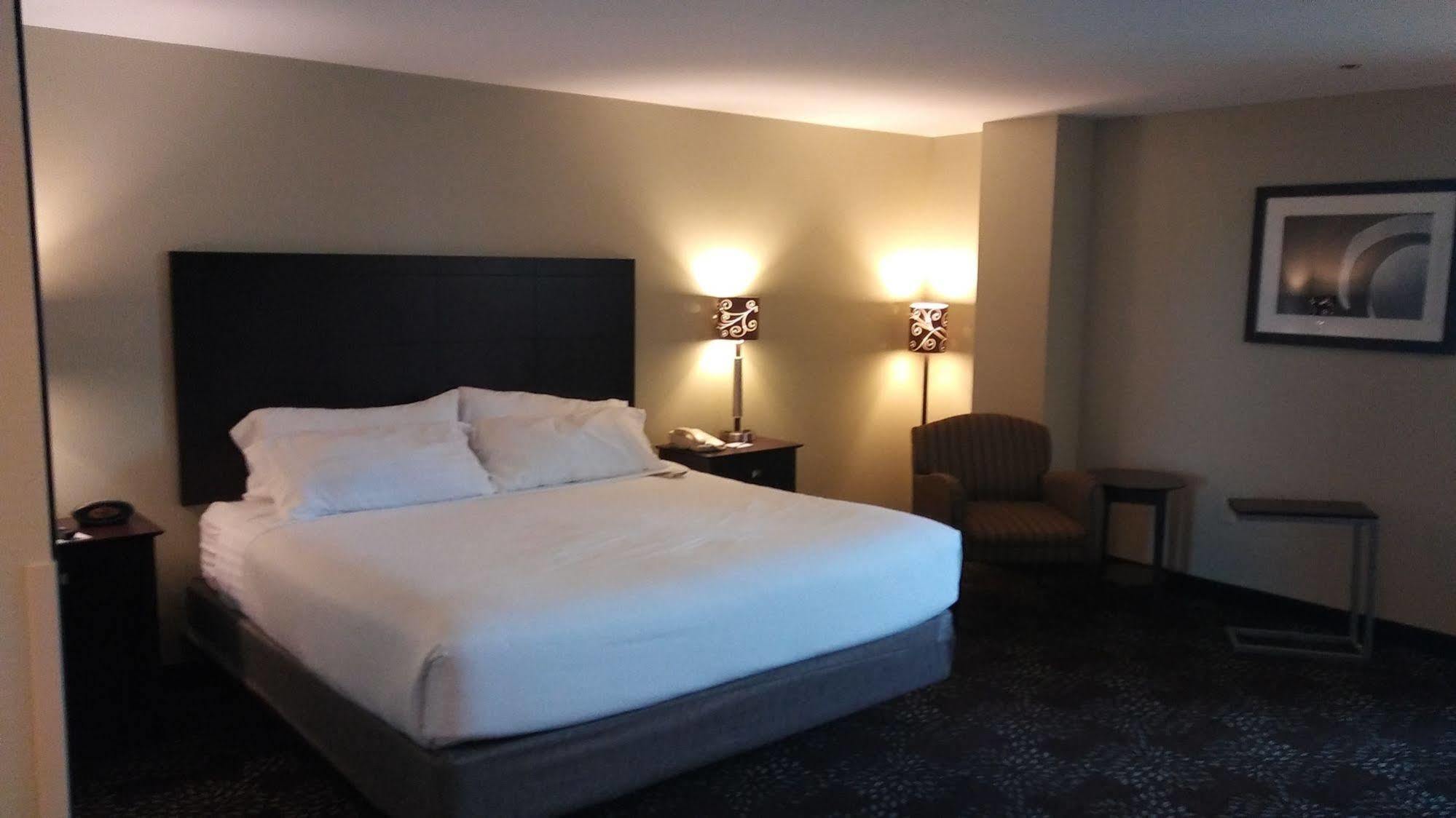 Holiday Inn Express Pittsburgh West - Greentree, An Ihg Hotel Crafton Екстериор снимка